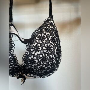 Victoria’s Secret body by Victoria push-up bra